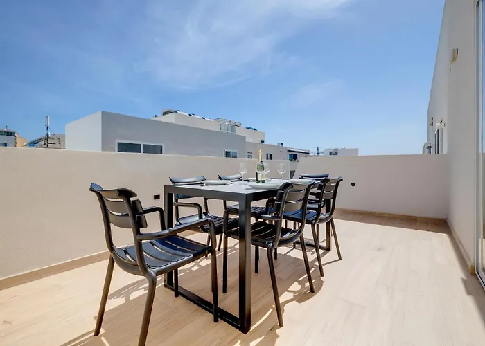 Chic Penthouse Steps From The Promenade