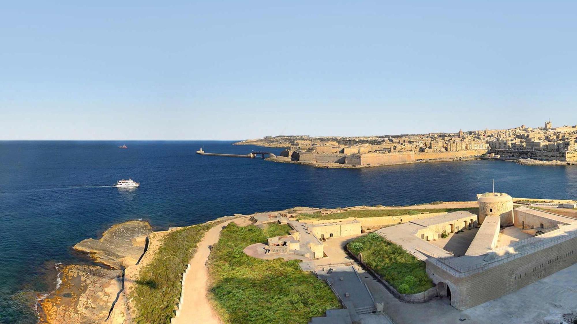 Chic Penthouse Steps From The Promenade Gzira