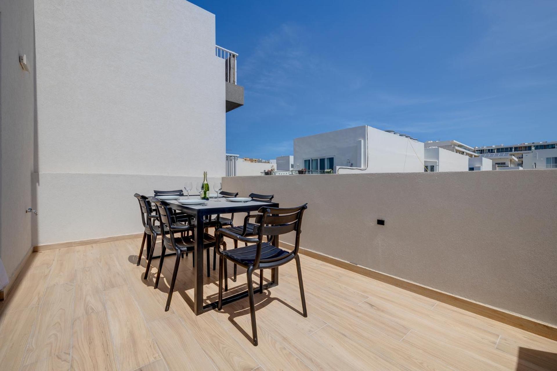 Chic Penthouse Steps From The Promenade