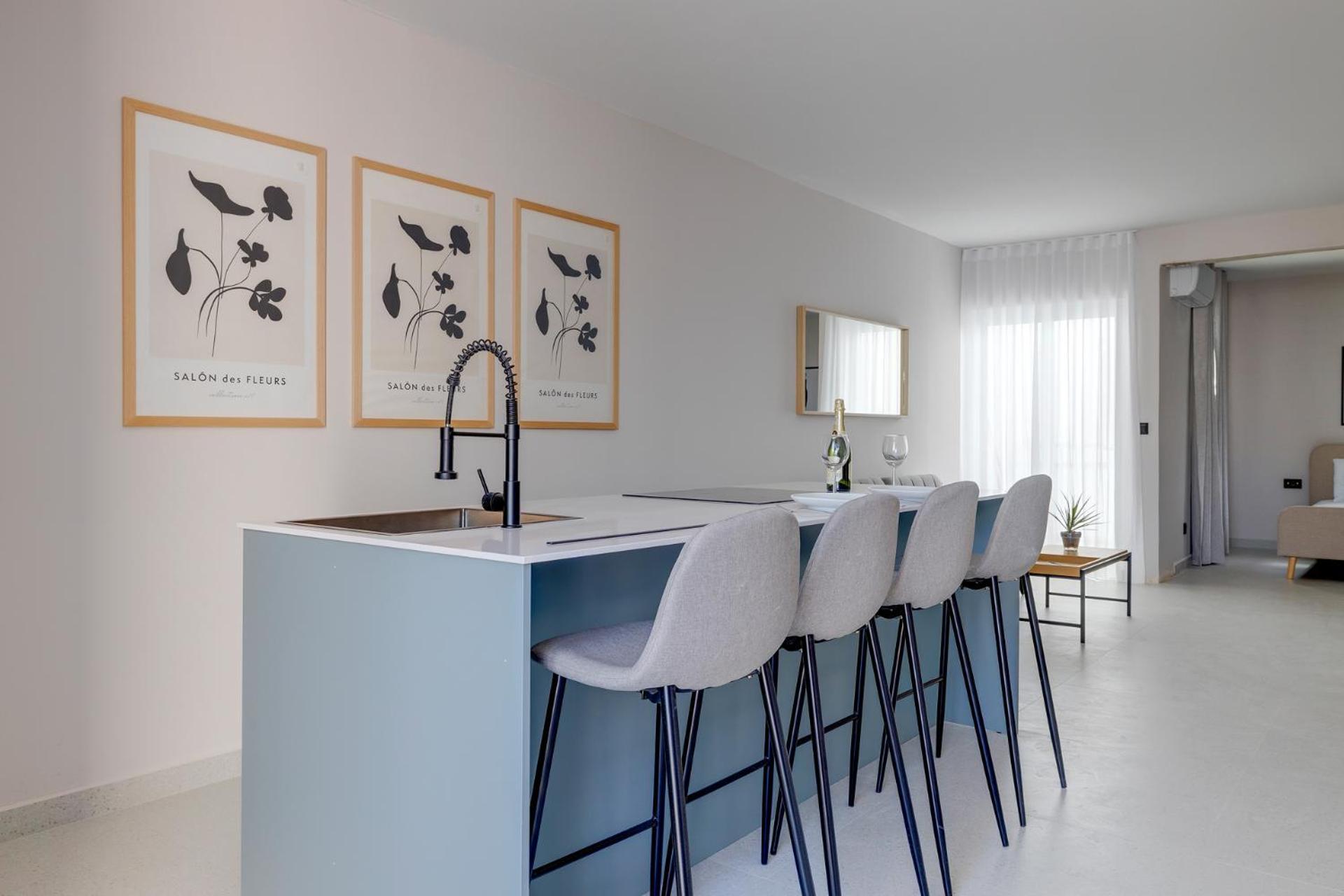 Chic Penthouse Steps From The Promenade Apartament *