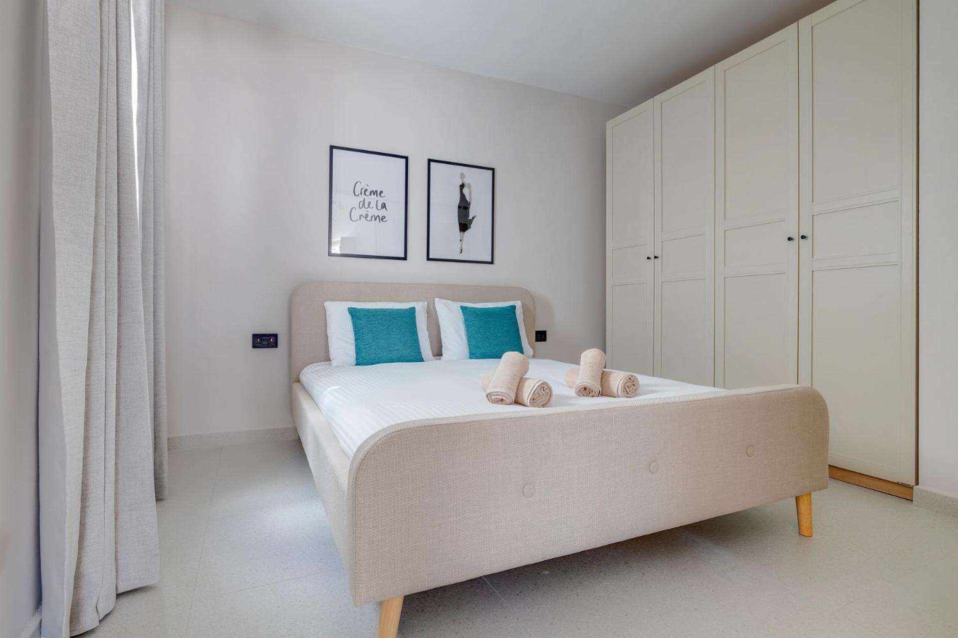 Chic Penthouse Steps From The Promenade Apartament