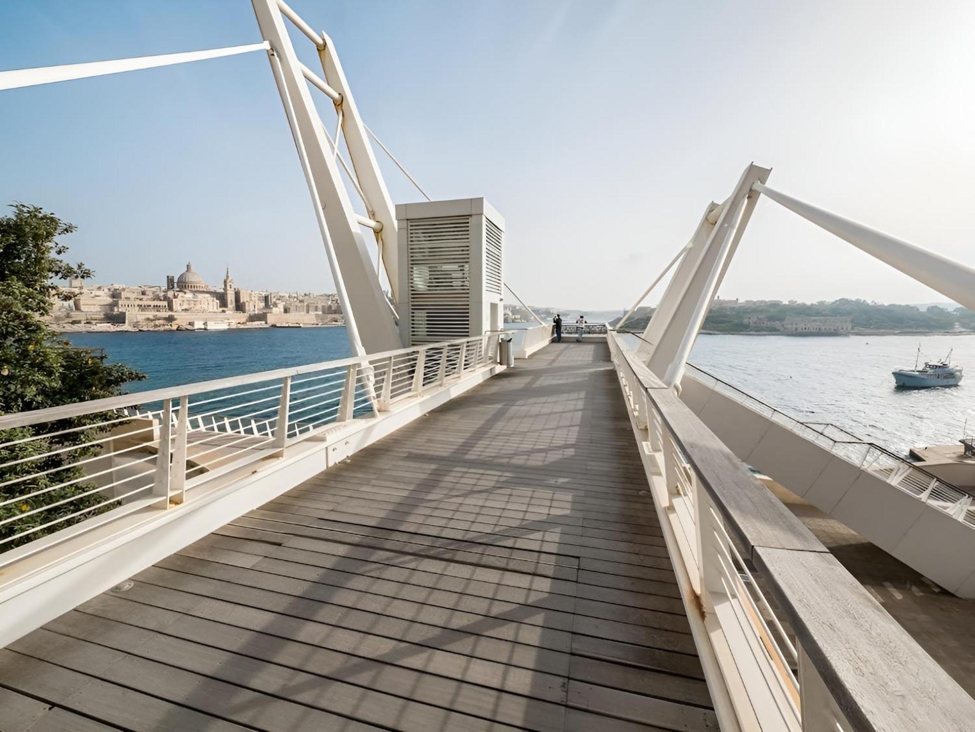 Chic Penthouse Steps From The Promenade Apartament Gzira